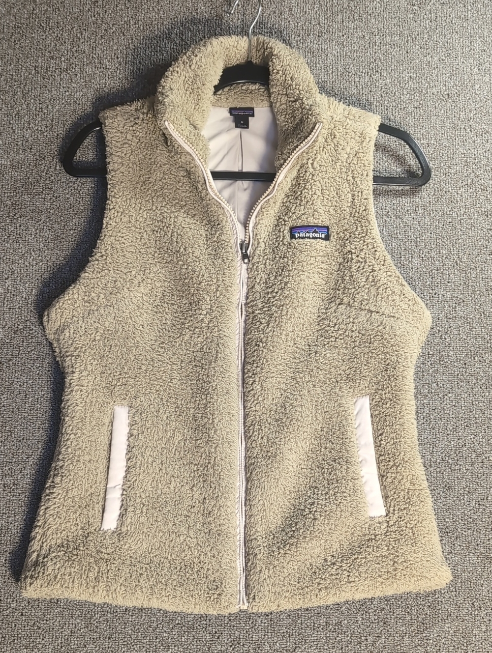 Patagonia Women’s Los Gatos Sherpa Fleece Vest - Zip Front Size Medium in Tan